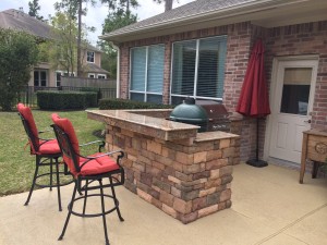 Outdoor kitchen with built-in Big Green Egg island by Outdoor Homescapes of Houston. The outdoor living space design and build company in Cypress, TX is offering a 2014 Big Green Egg Giveaway. More at www.outdoorhomescapes.com