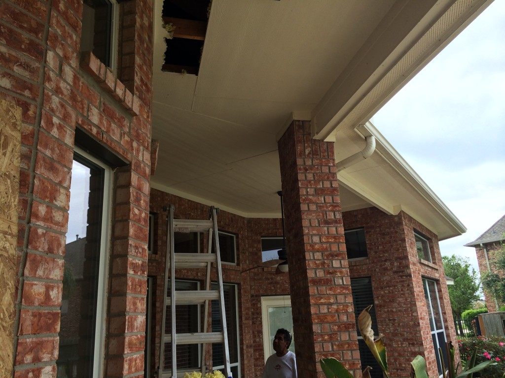 High Wood Patio Ceiling Makes This Houston Outdoor Room Soar