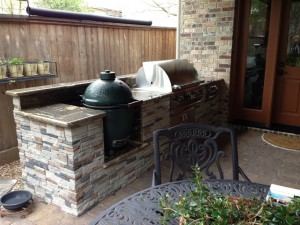 This built-in Big Green Egg was designed and built by Outdoor Homescapes of Houston. More at www.outdoorhomescapes.com.