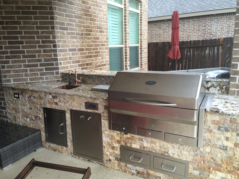 Today's patio kitchen plans - like this one by Outdoor Homescapes of Houston - seamlessly blend high-tech, modern outdoor cooking appliances with rustic, naturalistic textures and design styles. More at www.outdoorhomescapes.com.